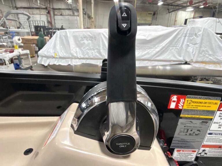 2026 Bennington 22MSB - SPS - Blackout US-ETWS0123L526 [photo 13]